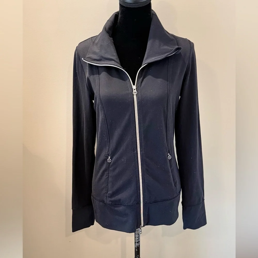 Women’s LULULEMON Black Daily Yoga full length zip jacket- Size 8 - Picture 2 of 6